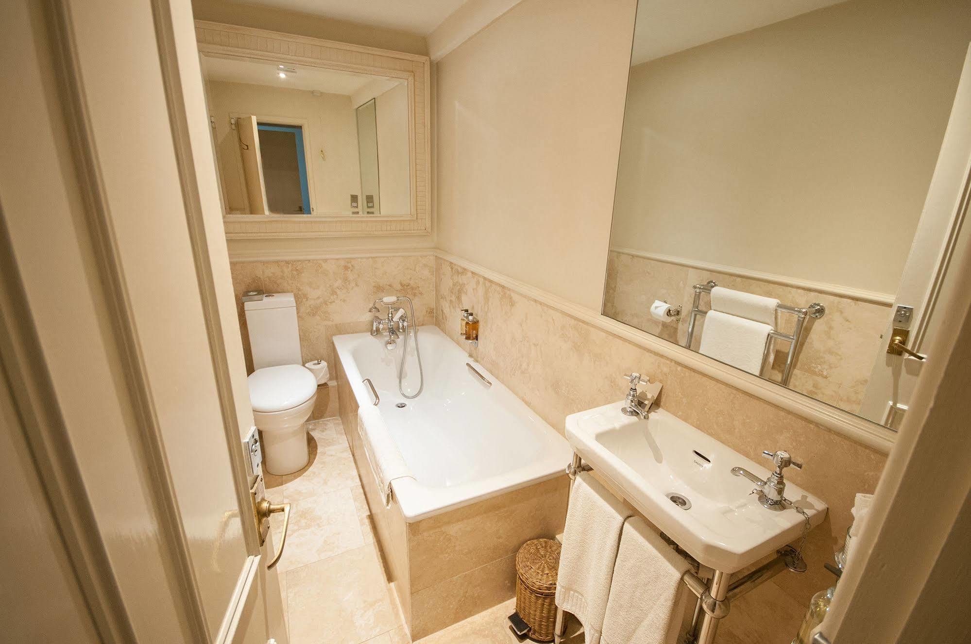 Apsley House Bed and Breakfast Μπαθ Εξωτερικό φωτογραφία