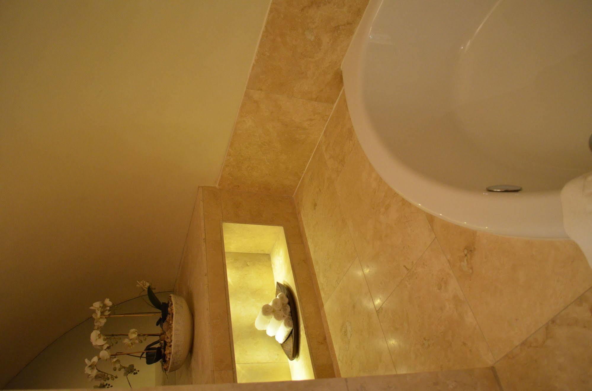 Apsley House Bed and Breakfast Μπαθ Εξωτερικό φωτογραφία